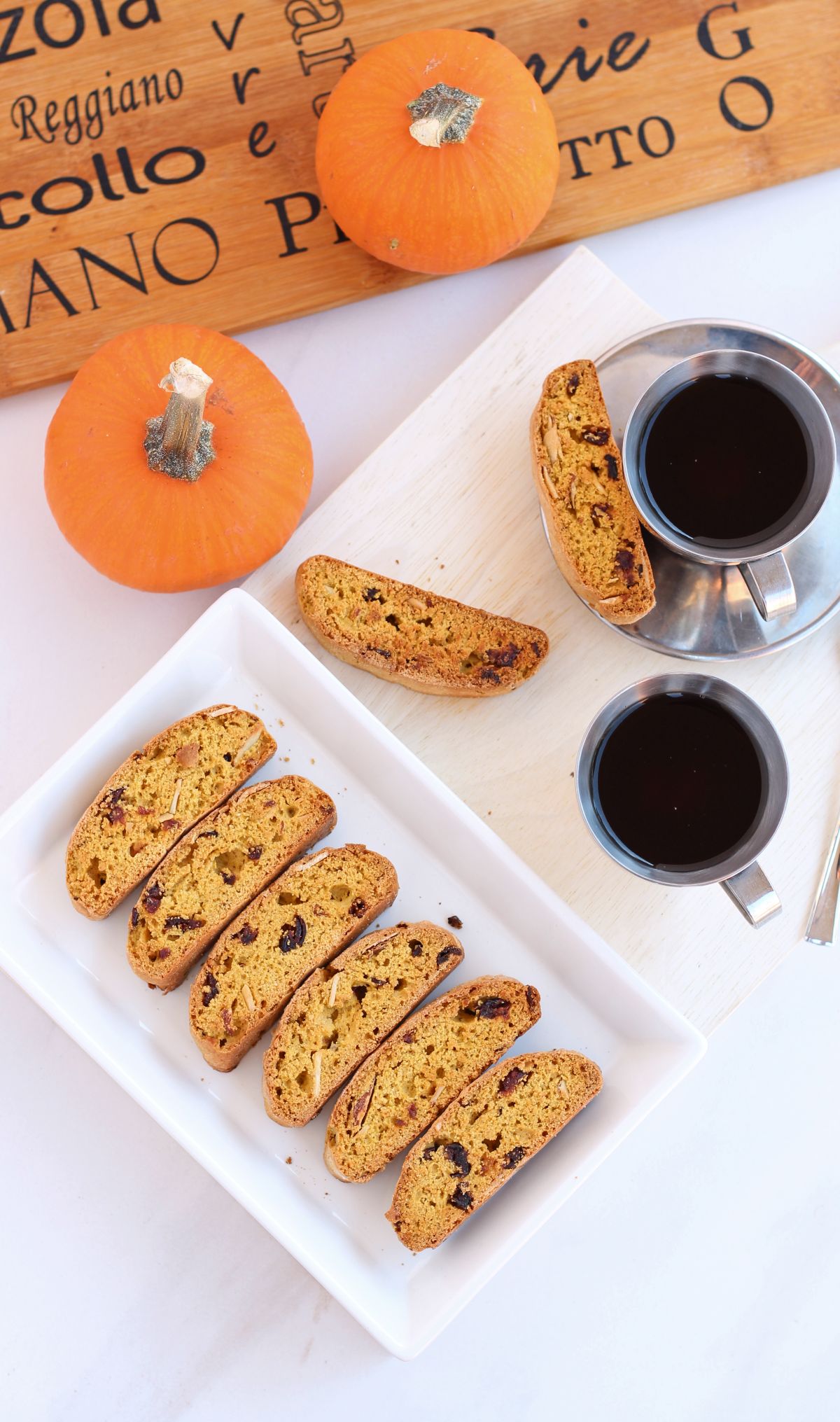 biscotti with almonds and cranberries