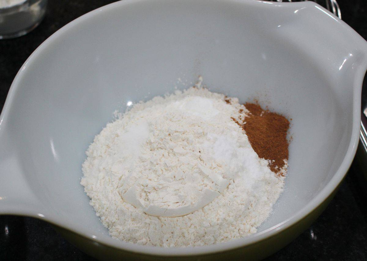 flour and cinnamon in a bowl.